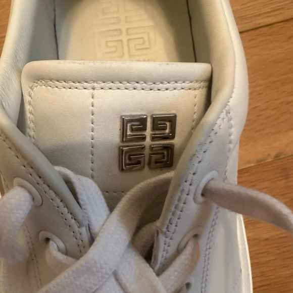 Brand new  💯 authentic
Givenchy City Court Low-Top Sneakers. Size 42 new - Picture 9 of 10